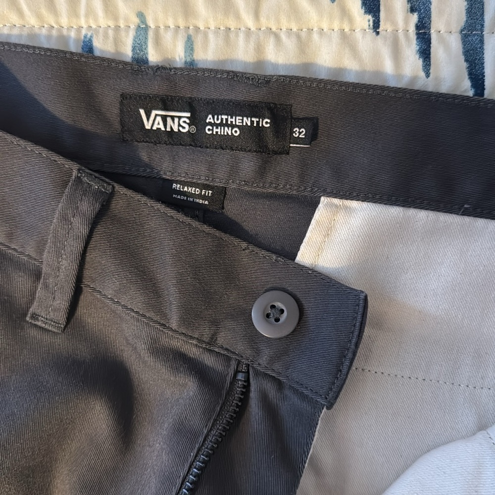 VANS Authentic Chino Relaxed Shorts size 32 in Asphalt Grey EUC - Picture 3 of 3